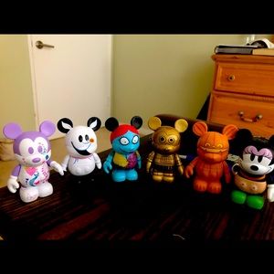 8 collectible Vinylmation!!